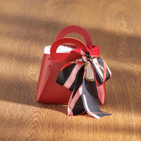 Geschenktasche mit 2 Gästetüchern aus Frottier