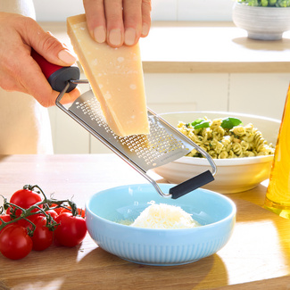Parmesan-Reibe 3-tlg. mit Schutzhülle und Reinigungsbürste Basilico Parmesan-Reibe 3-tlg. mit Schutzhülle und Reinigungsbürste Basilico