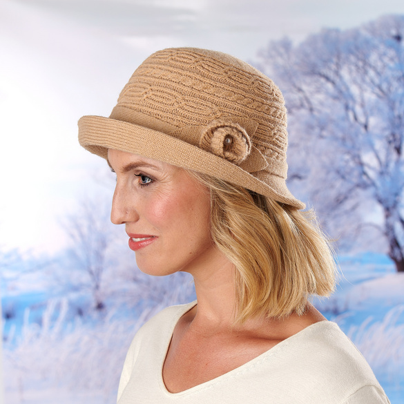 Strickhut im Zopfmuster beige