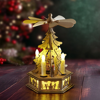 Traditionelle Weihnachtsdeko aus Holz