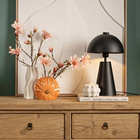 Vase in Blütenform aus Keramik Apricot