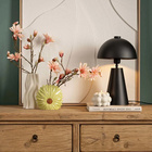 Vase in Blütenform aus Keramik Grün